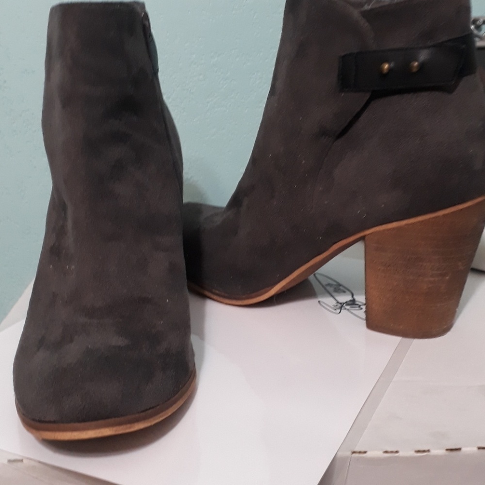 Suede ankle boots😍